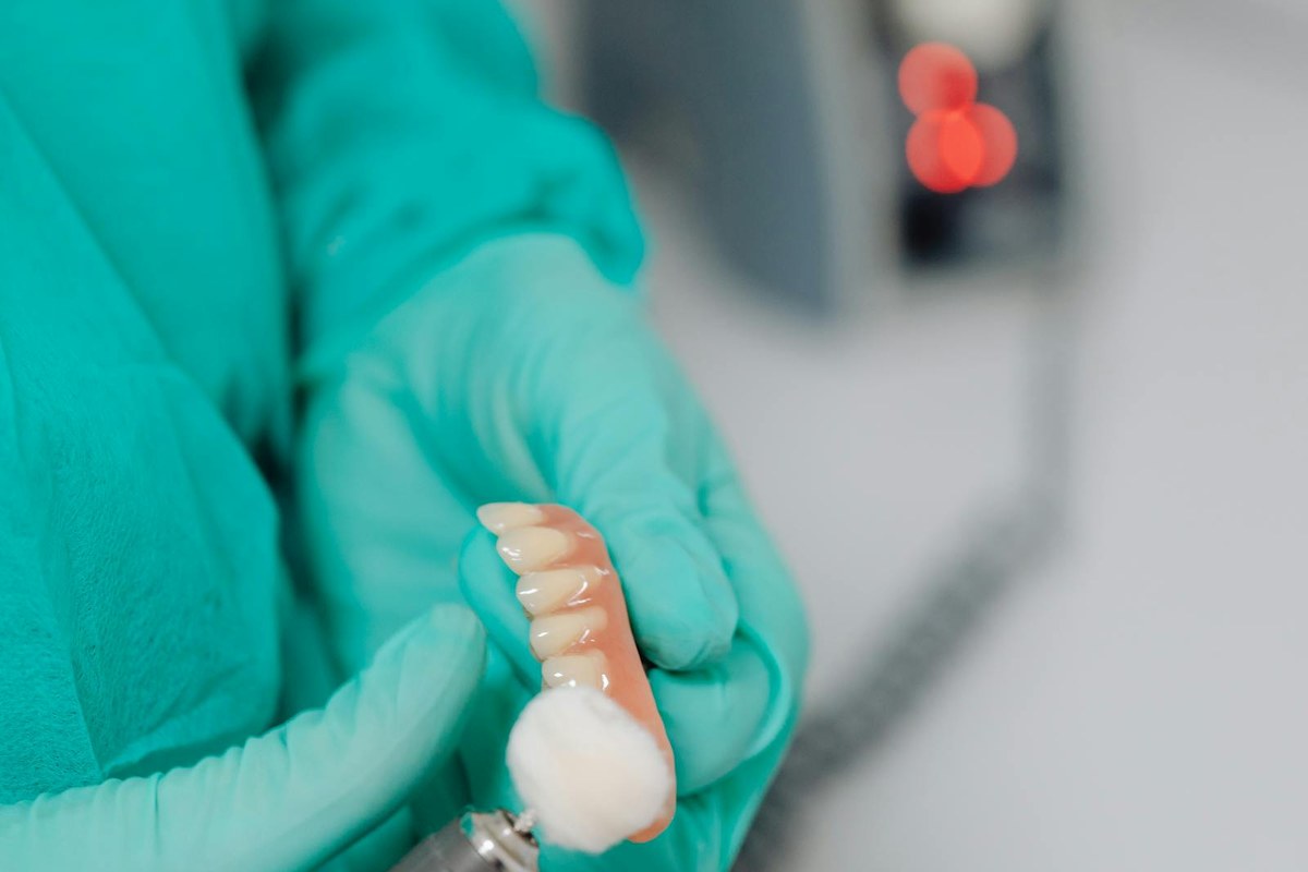 Prótese dentária completa — função e estética devolvidas