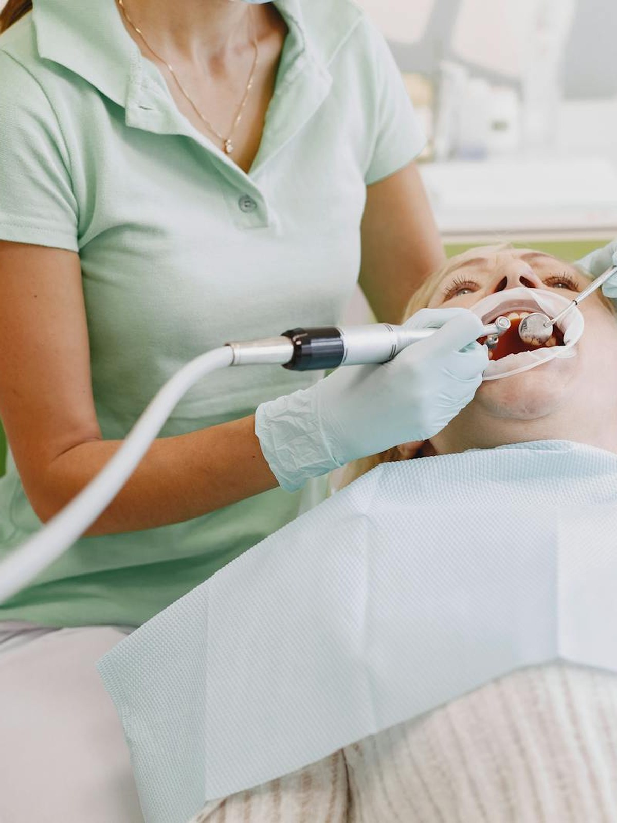 Limpeza e profilaxia — atendimento odontológico de rotina